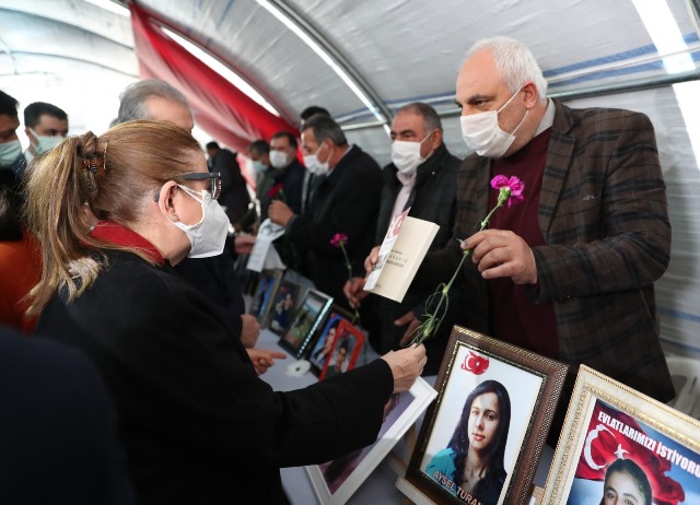 Bakan Pekcan Diyarbakır Annelerini Ziyaret