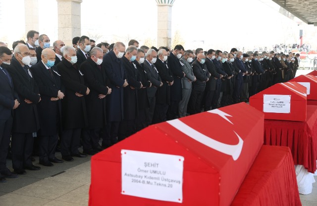 Cumhurbaşkanı Erdoğan,helikopter kazasında şehit olan askerler için düzenlenen cenaze törenine