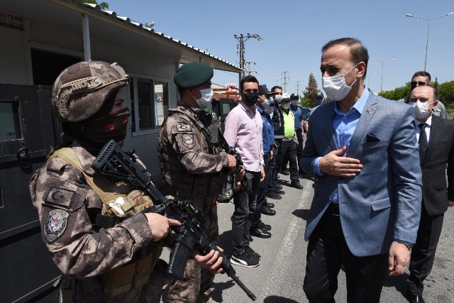 Vali Erin, Görev Başındaki Polis ve Jandarma İle