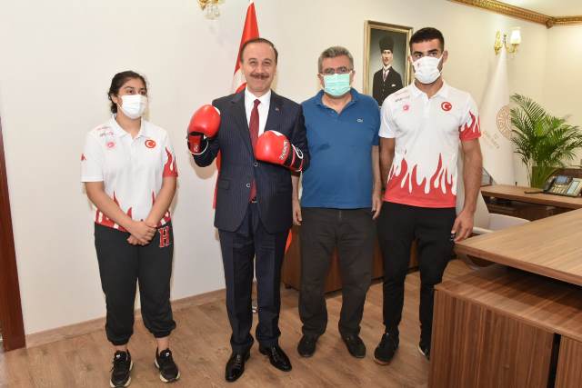 Vali Erin, Kick Boks Şampiyonlarını