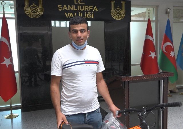 Şanlıurfa’da Aşı Olan Gençler Hediyelerini