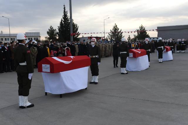 Şehitlerimiz dualarla memleketlerine