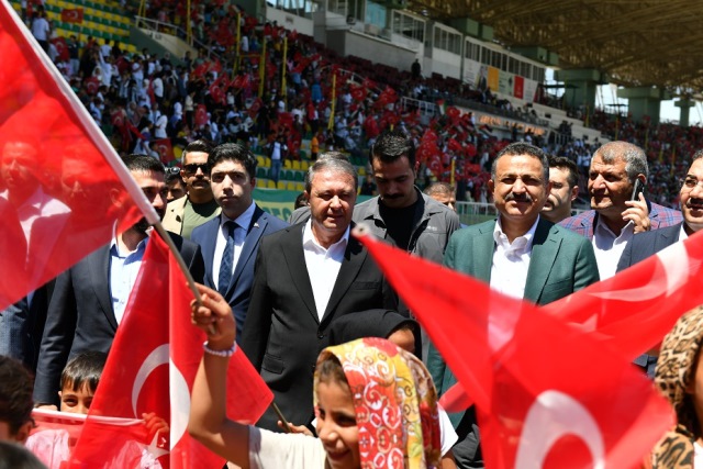 Vali Hasan Şıldak, Türkiye Gençlik Vakfı (TÜGVA) Şanlıurfa Yaz Okulları Kapanış Programına katıldı.